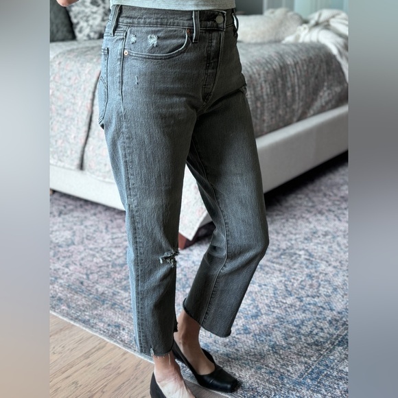 Levis Premium Wedgie Straight Break a Leg Jeans Womens Size 29 Gray Denim - Picture 2 of 7